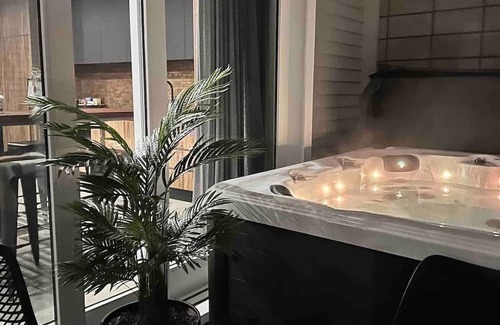Wellington Apartment | City Spa Retreat