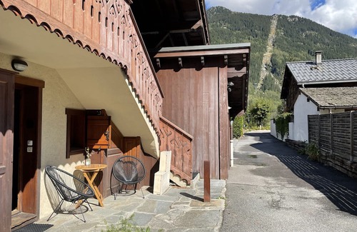 Les Praz-de-Chamonix Apartment | Chalet Apartment With Garden and Free Parking, Opposite ski Lift and Golf Course