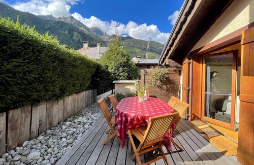Les Praz-de-Chamonix Apartment | Chalet Apartment With Garden and Free Parking, Opposite ski Lift and Golf Course