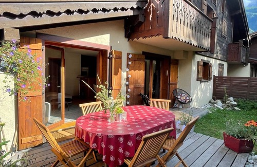 Les Praz-de-Chamonix Apartment | Chalet Apartment With Garden and Free Parking, Opposite ski Lift and Golf Course