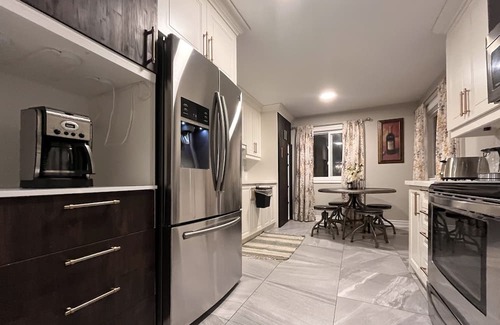 Pickering House | Stylish 3bdrm, 2bth house with 2 parking House