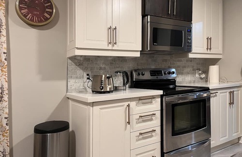 Pickering House | Stylish 3bdrm, 2bth house with 2 parking House