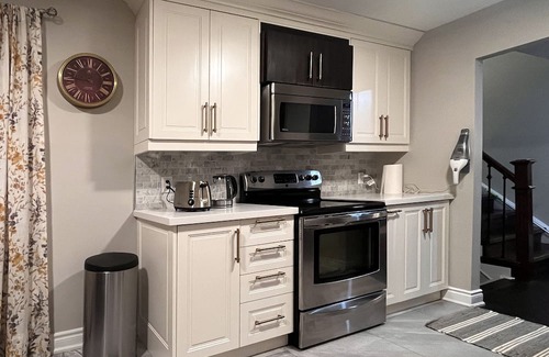 Pickering House | Stylish 3bdrm, 2bth house with 2 parking House