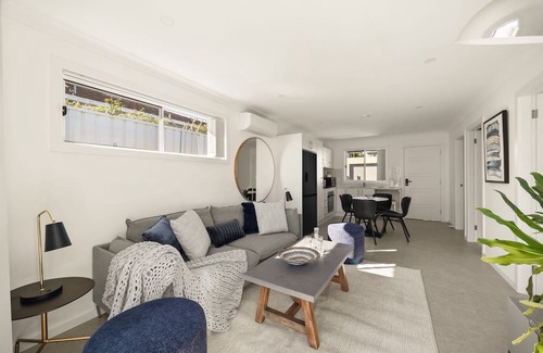 Brighton-le-Sands House | Beachside 2-Bed Home in Brighton-Le-Sand