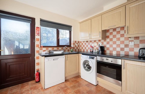 Drumnadrochit House | Wonderful private villa for 6 guests with WIFI, TV and patio