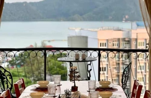 Kuah Apartment | FAT MOM - Tropical House (FREE 1 CarPark+Netflix)