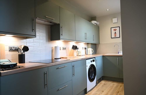 Sheffield House | House-Modern-Private Bathroom-Street View