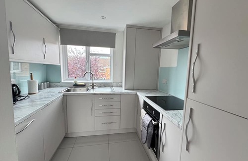 Northolt Mandeville Apartment | Beautifully Styled 2BR with Free Parking Northolt