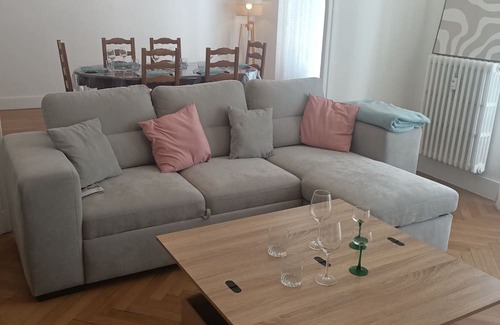 Chambery Apartment | Spacious, bright T3 800m from the station