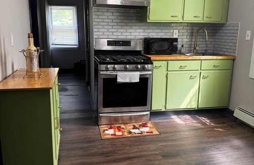 Northwest Yonkers Apartment | Apartment A - Next to Hiking Trail - Front Entrance