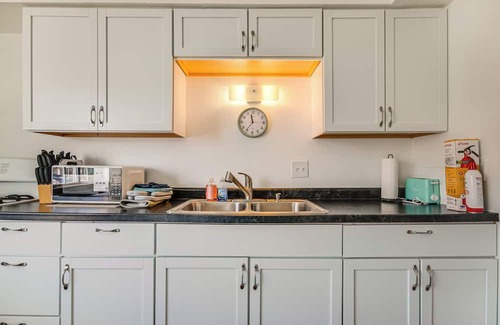 Menomonee Falls Condo | Menomonee Falls Condo 12 Mi to Lake Michigan!