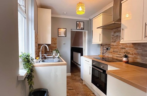 Abertillery House | Mariposa House - Retreat in South Wales