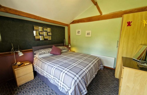 Norwich House | Orchard Barn | Sleeps 4 | Hot Tub | Private Garden | EV Charger