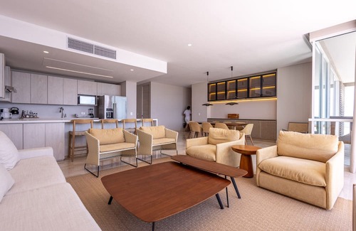 Porto Nao Apartment | Best Caribbean Sea Views: 3BR Penthouse F1