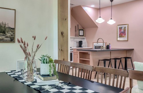 Wheatland House | Dolly's Den at Selah- 3 bed 2 bath Sleeps 7