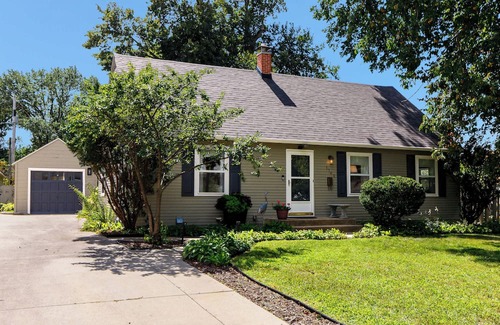 Ames House | Crane Haven - Walk to CyRide, Games & Grill