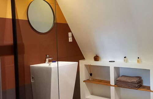 Angiens Bed & Breakfast | Blue room for 4 people at "Maison Silleron". Breakfast included. 5*