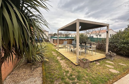 Mejannes-le-Clap House | Holiday Home 'Villa' with Private Pool, Wi-Fi and Air Conditioning