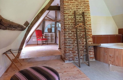 Angiens Bed & Breakfast | Master suit at "Maison Silleron". Breakfast included.5*