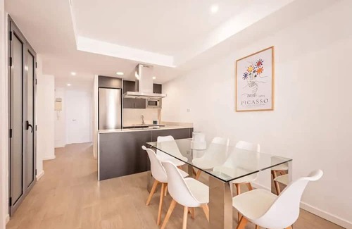 La Ribera Apartment | Brilliant 6-bedroom GroupFlat apartments 4 bath with AC close Palau Musica 12ppl