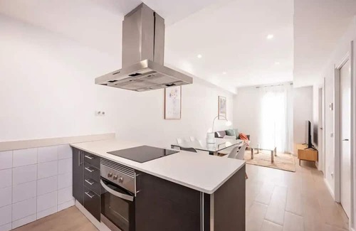 La Ribera Apartment | Brilliant 6-bedroom GroupFlat apartments 4 bath with AC close Palau Musica 12ppl