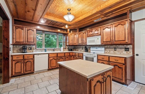 Kansas House | The Sand trap Hideaway