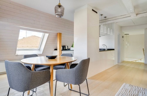 District 2 Apartment | Blueground | Enge, terrace, nr Lake Zürich