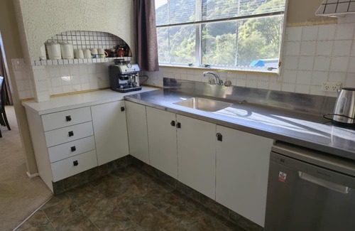 Moetapu Bay House | Coastal Retreat on Moetapu Bay Road – Marlborough Sounds Paradise