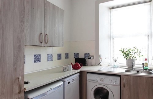 Troon Apartment | Cosy 1-Bedroom Flat, Walk to Beaches
