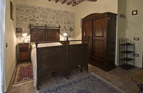 Uncinano Bed & Breakfast | SUITE TWO BEDROOM AND BATHROOM