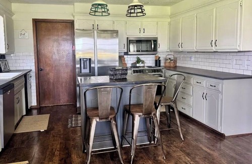 Clinton Other | Family friendly Countryside stay! Easy access to Route 66 and I-40