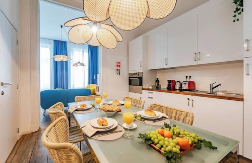 Lower Town Apartment | Modern Comfort by Grand Place