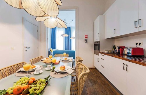 Lower Town Apartment | Modern Comfort by Grand Place