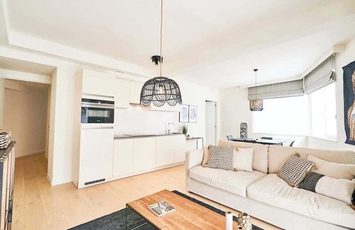 Plasky Apartment | NATO&EU 1BR Aprt- Free Luggage Room