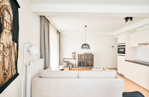 Plasky Apartment | NATO&EU 1BR Aprt- Free Luggage Room
