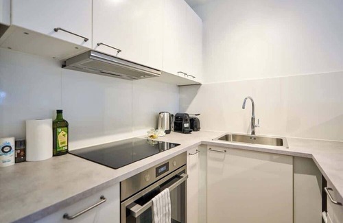 Lower Town Apartment | Central Grand Place Escape 6