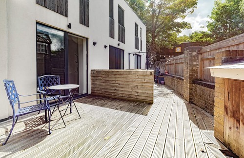 Bickley Apartment | Stylish Bickley Home Near London by StayStayStay
