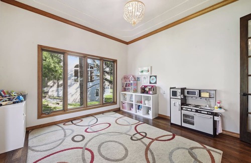 Eden Prairie House | Spacious 5-bedroom house with fitness room and AC in beautiful Eden Prairie