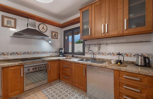 Candelaria House | Holidays 'El Chocito' with Private Pool, Wi-Fi and Air Conditioning