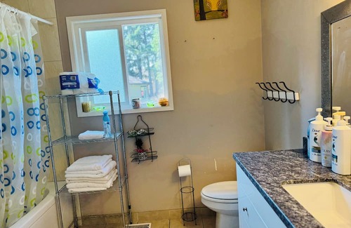 Surrey Bed & Breakfast | Adorable 2-bedroom big garden in Surrey