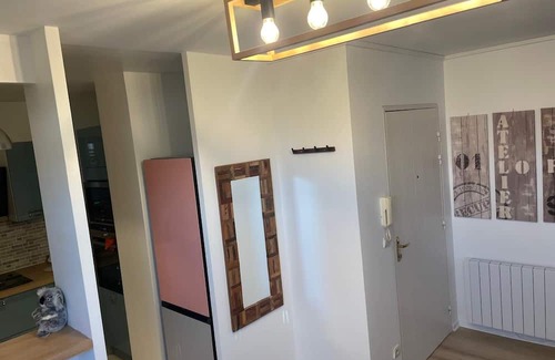 Conflans-Sainte-Honorine Apartment | Cosy modern apartment - 4 min walk from station