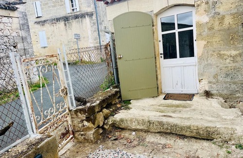 Saint-Christophe-des-Bardes House | Small winery in the heart of the village -