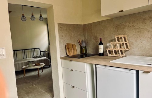 Saint-Christophe-des-Bardes House | Small winery in the heart of the village -