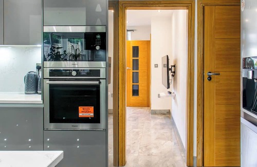 Borehamwood House | Stunning Family Home nr London & Harry Potter Tour | Pass The Keys