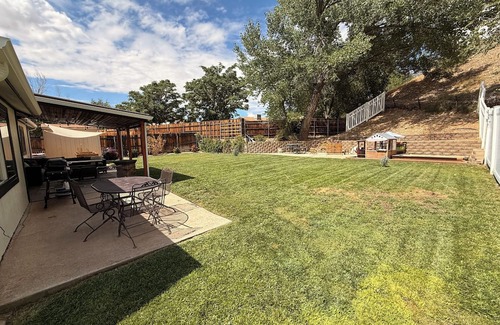 Farmington House | 3-bedroom house in fabulous Farmington with big backyard for hosting