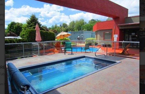 Central Okanagan House | Enjoy your Winter in a one Bedroom Condo in Holiday Park Resort, Kelowna BC!