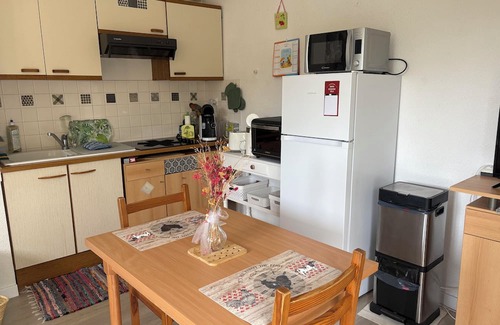 Eugenie-les-Bains Apartment | 400 meters from the thermal baths, lovely, quiet studio with balcony not overlooked.