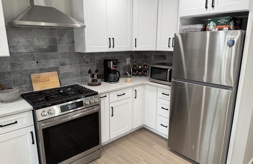 Queens House | Serene 3-bedroom house with AC in Queens located in a quiet neighborhood