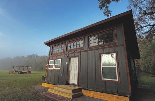 Reddick Cottage | Grass Campers Charming 1 Bedroom Cow Farm Cottage near WEC