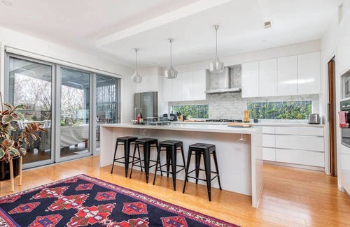 Wright House | Cullen Stay Calm Connected Convenient